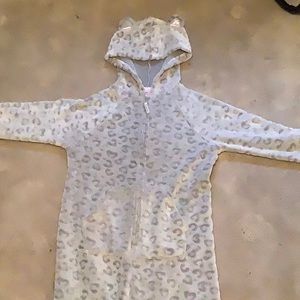 Super cozy pj onesie with Cheetah print.